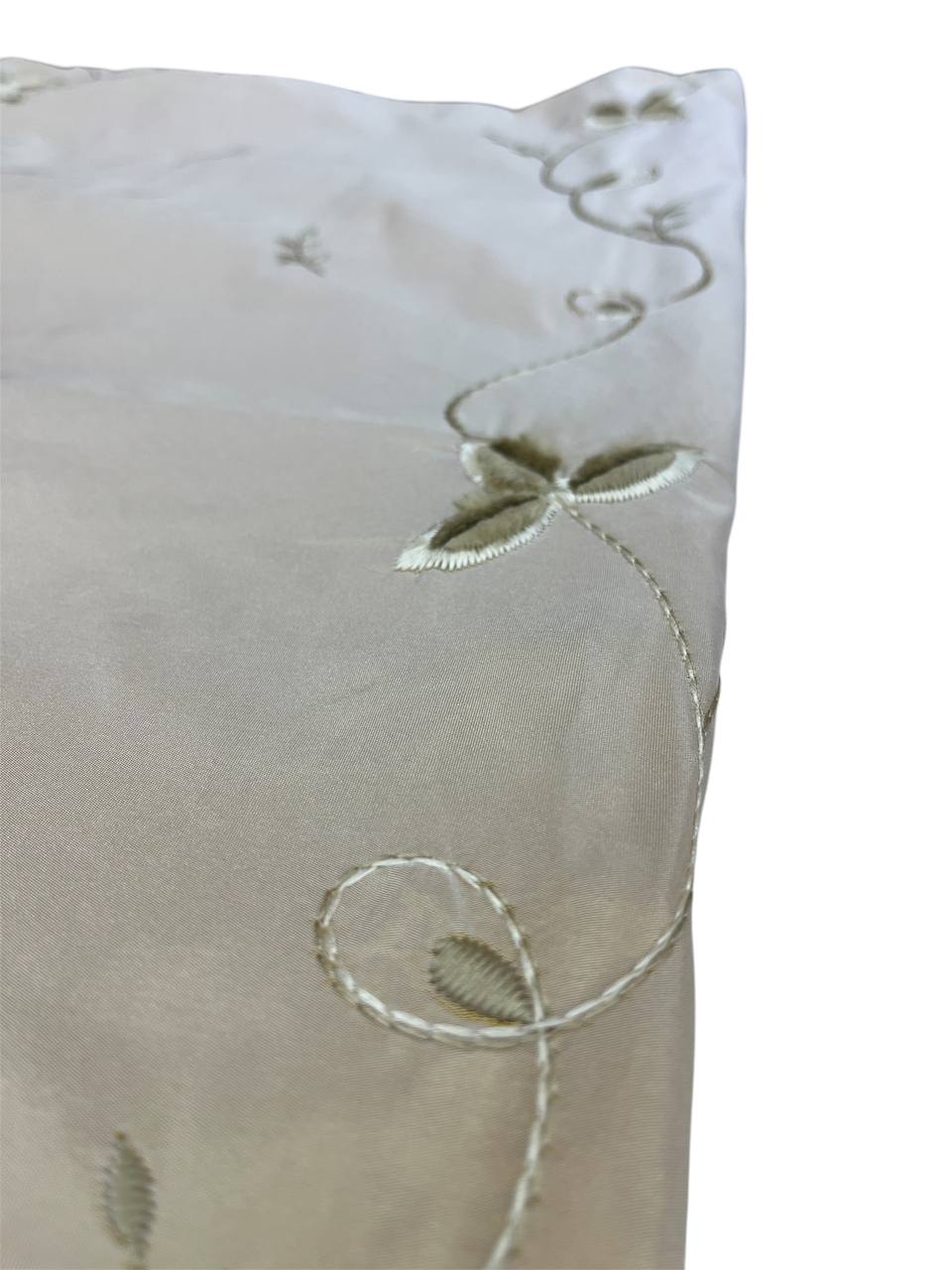 Taglio tendaggi tessuto in Taffeta con inserti in ciniglia