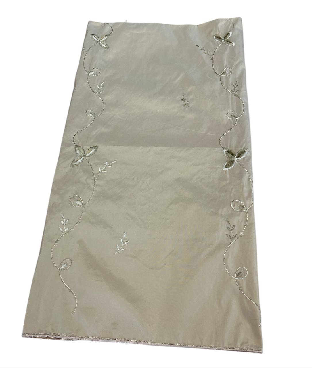 Taglio tendaggi tessuto in Taffeta con inserti in ciniglia