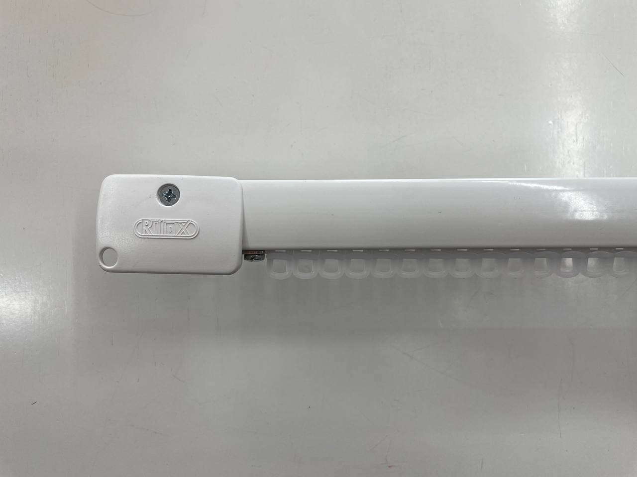 Binario tende bianco in alluminio con aggancio a parete/ a soffitto