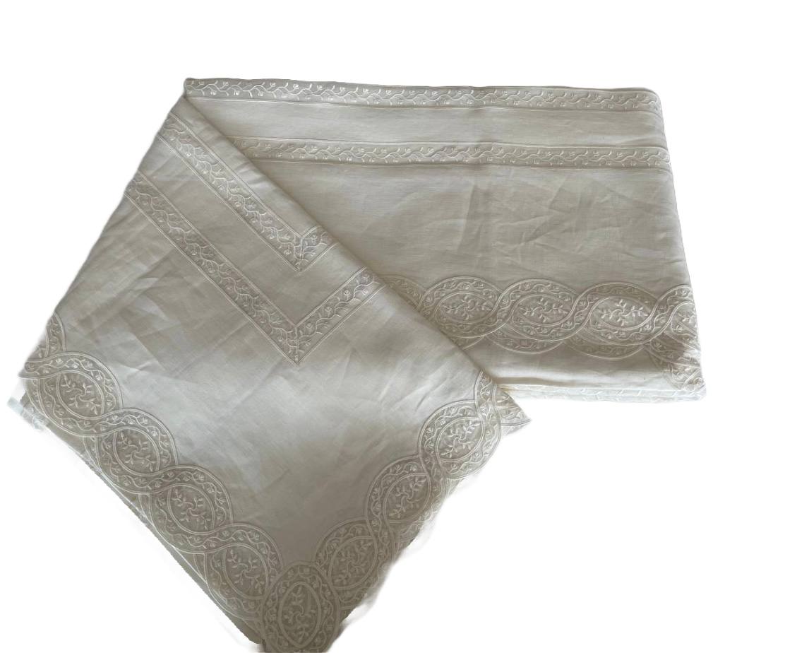 Copriletto matrimoniale 270x300cm ricamato in lino e pizzo