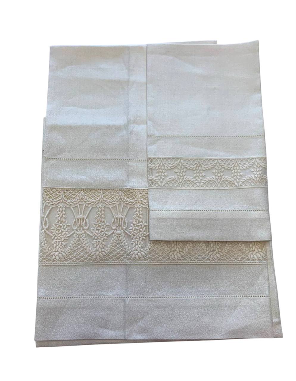 Coppia asciugamani con macramè 100% lino colore avorio
