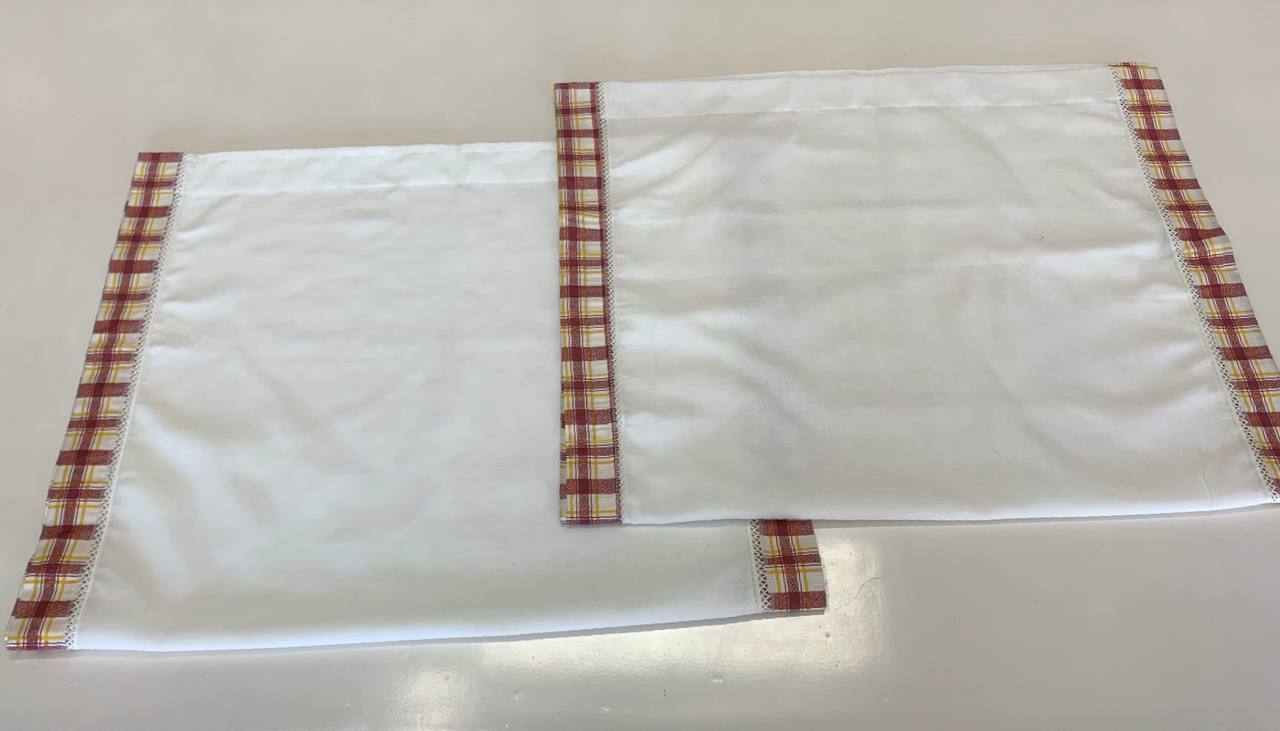 Coppia tendine a vetro 60x190cm bianche con bordura laterale a quadretti